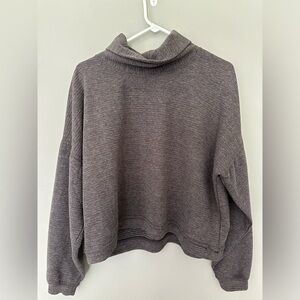 Women’s dark gray long sleeve